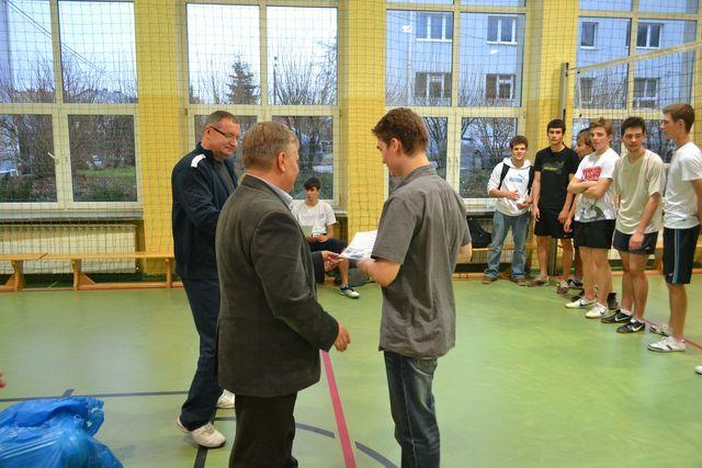 SzkolnyTurniejPilkiSiatkowej 30
